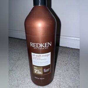 All soft mega curls conditioner by Redken